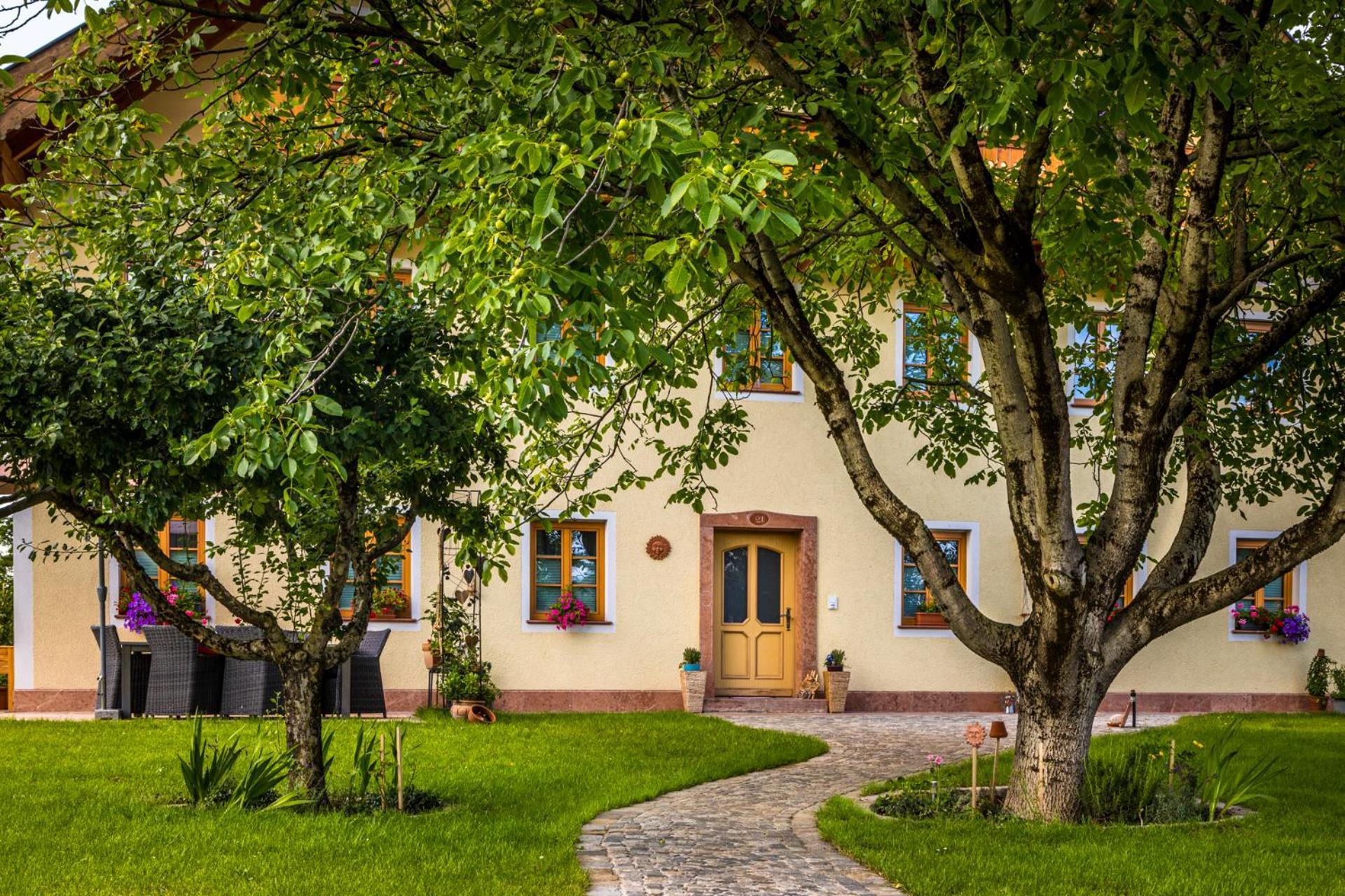 Landhaus Appartement Seidenwebergut Anif Bei Salzburg Niederalm Exterior foto